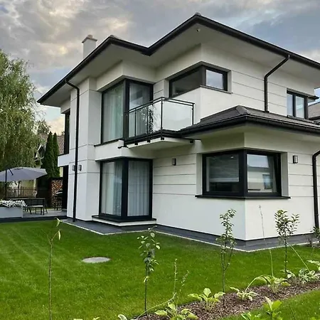 Zacisze Villa *